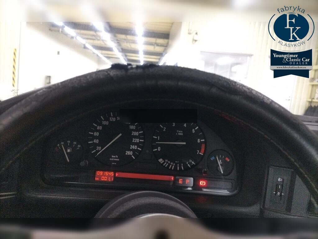 BMW 5 SERIES 4D 525I 1991 - zdjęcie 8
