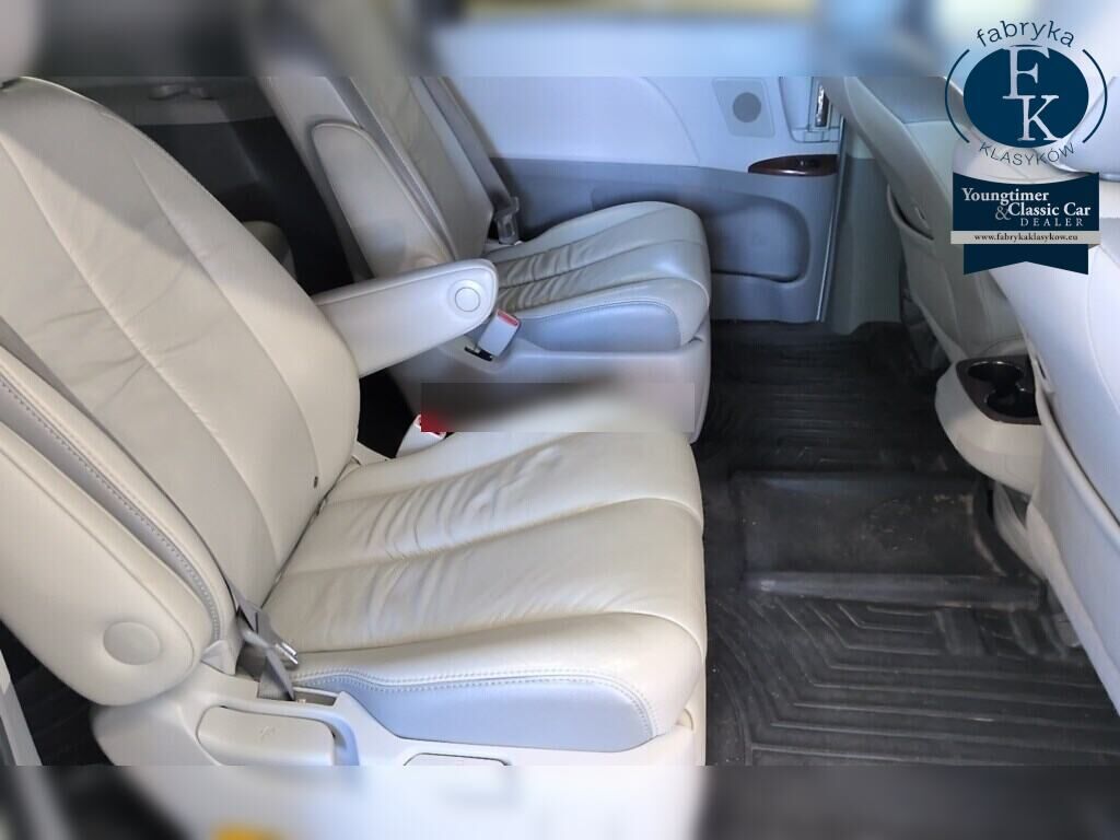 AMERICA TOYOTA SIENNA 4WD LIMITED 2018 - zdjęcie 8