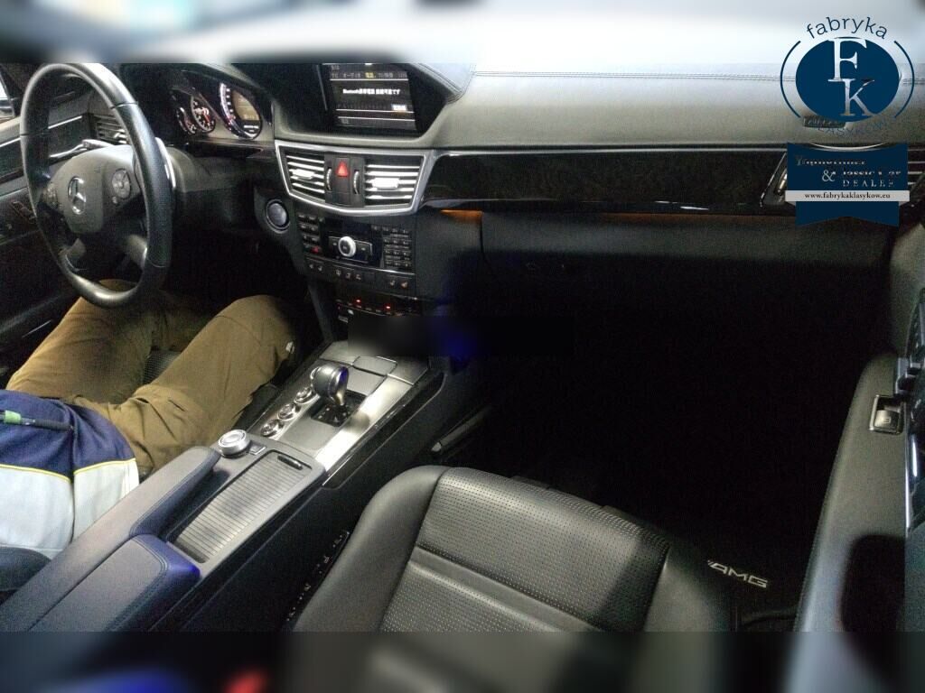 MERCEDES BENZ E-CLASS 4D E63 AMG 2009 - zdjęcie 5