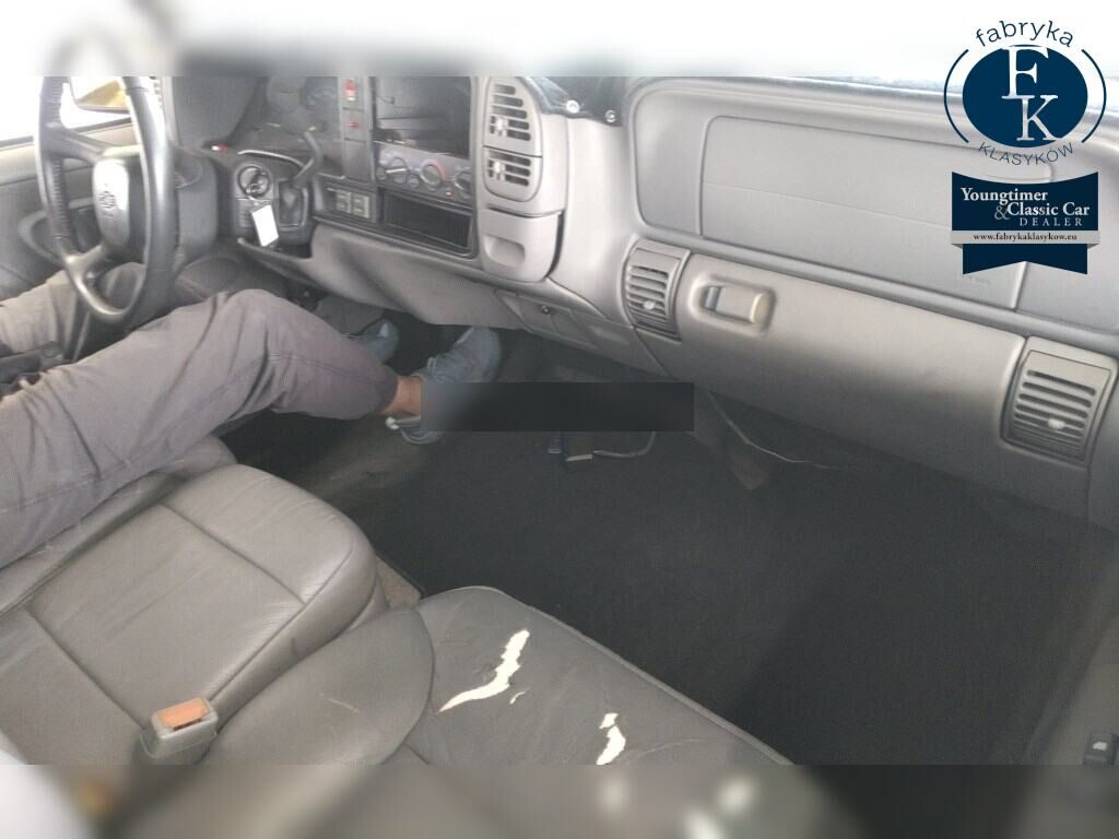 CHEVROLET SUBURBAN 4WD 2002 - zdjęcie 5
