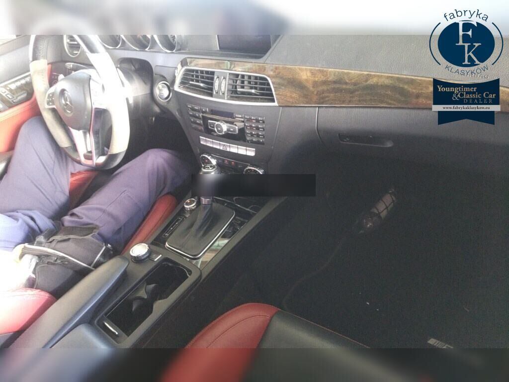 MERCEDES BENZ C-CLASS 4D C63 AMG 2011 - zdjęcie 5