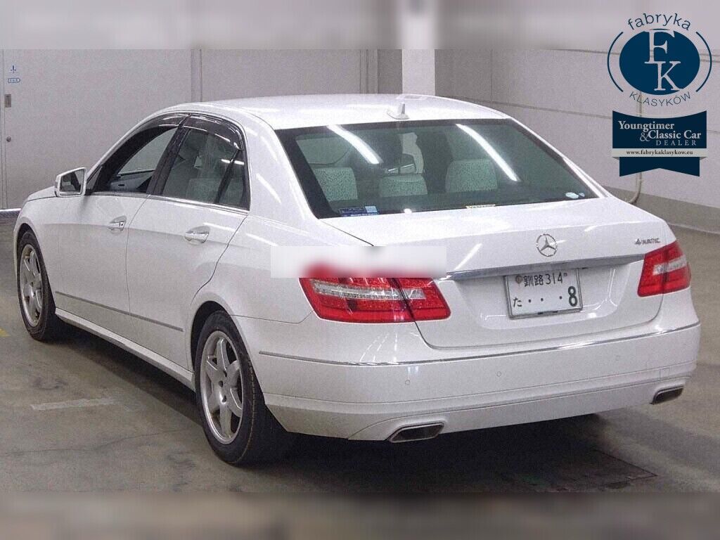 MERCEDES BENZ E-CLASS 4D 4WD E300 4MATIC BLUEEFFICIENCY AVANTGARDE 2013 - zdjęcie 4