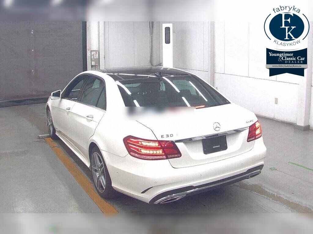 MERCEDES BENZ E-CLASS 4D 4WD E300 4MATIC AVANTGARDE AMG SPORTS P 2013 - zdjęcie 4