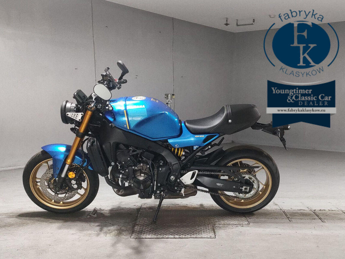 YAMAHA XSR900