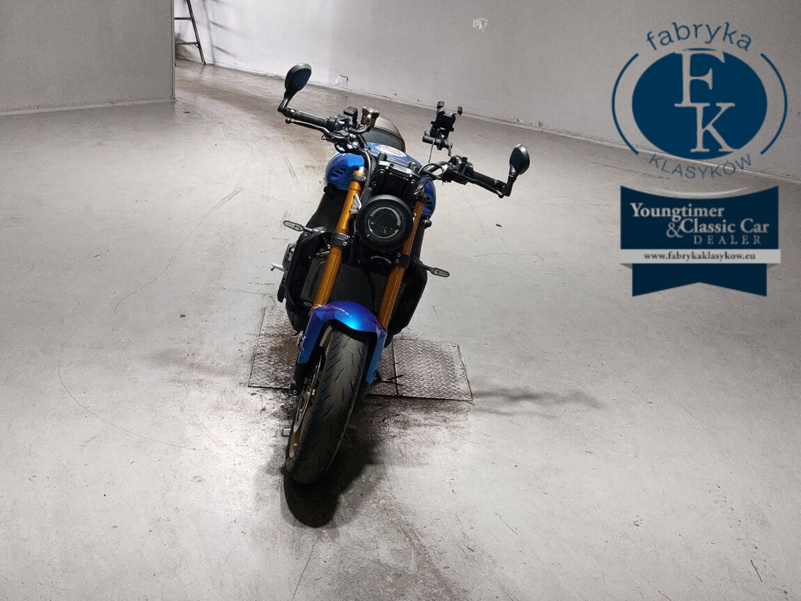 YAMAHA XSR900