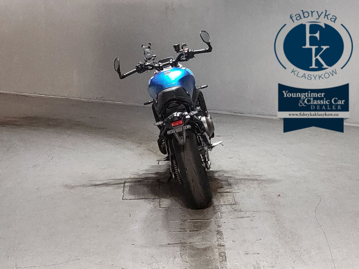 YAMAHA XSR900