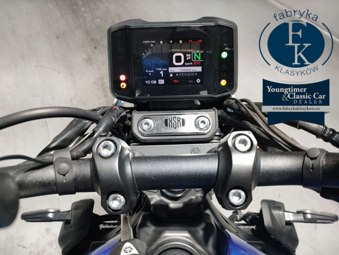 YAMAHA XSR900
