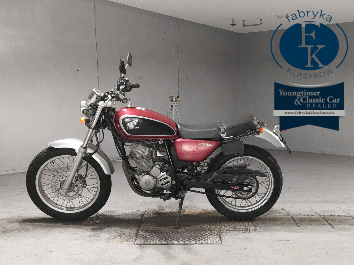 HONDA CB223S