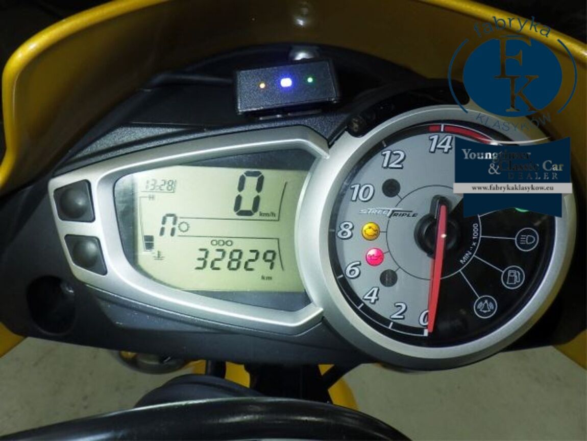 TRIUMPH STREET TRIPLE 2011 - zdjęcie 13