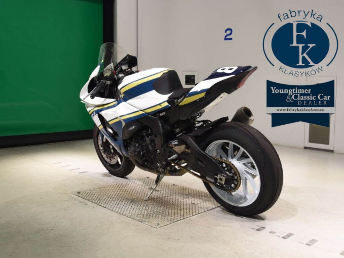 YAMAHA YZF-R1 2022 - zdjęcie 7