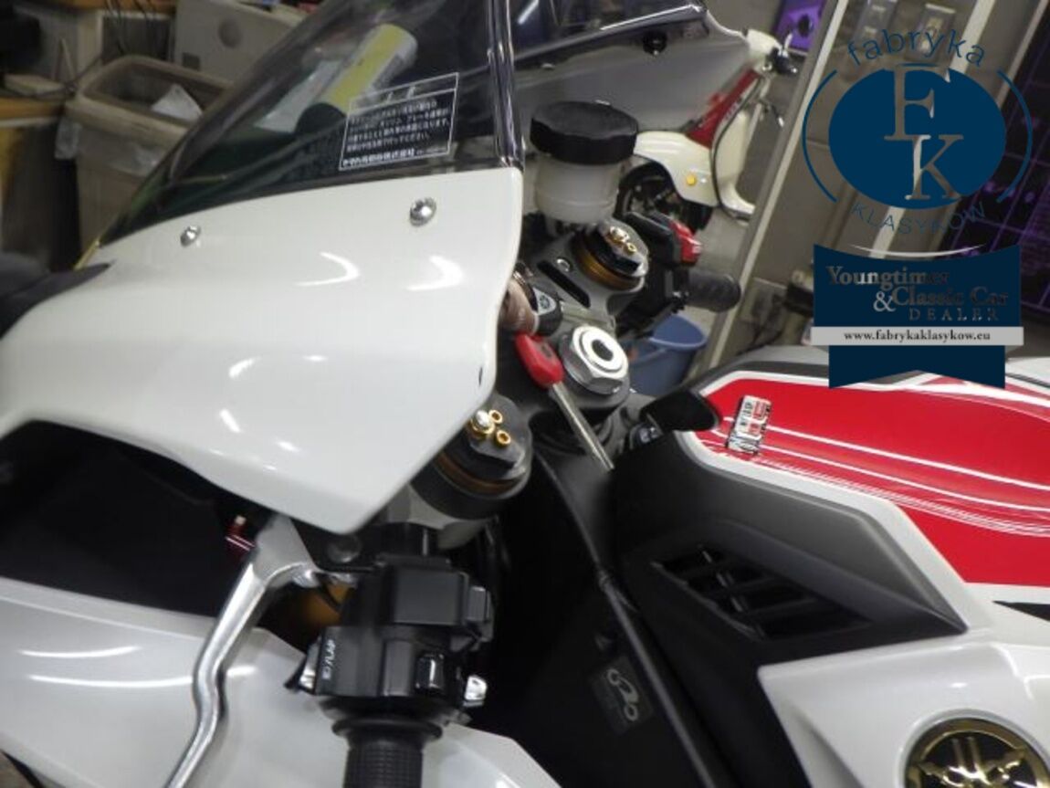 YAMAHA YZF-R1 2022 - zdjęcie 17