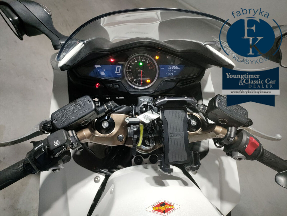 HONDA VFR800F 2017 - zdjęcie 6