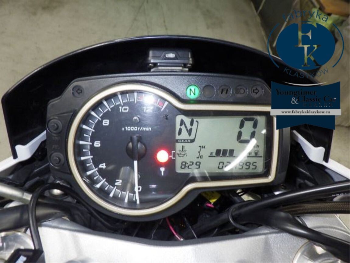 SUZUKI GSR750 2011 - zdjęcie 17