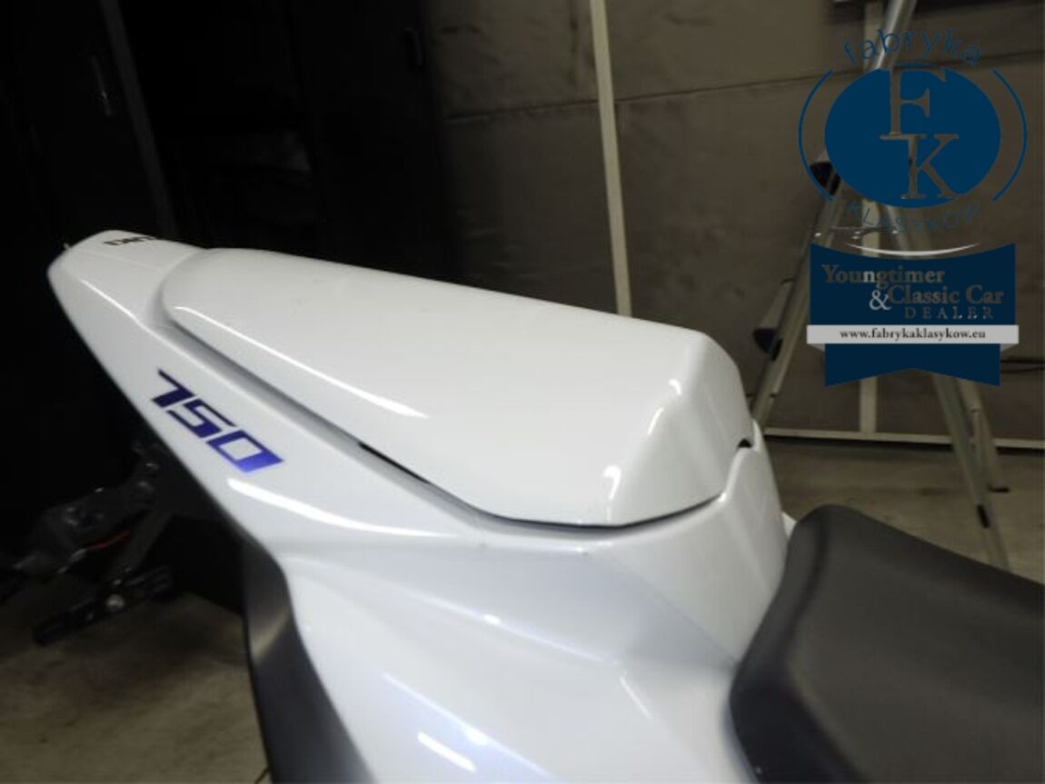 SUZUKI GSR750 2011 - zdjęcie 20