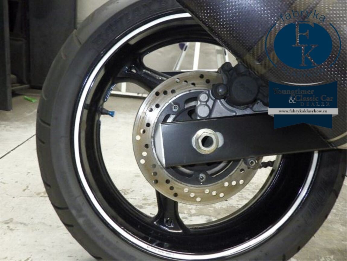 SUZUKI GSR750 2011 - zdjęcie 30