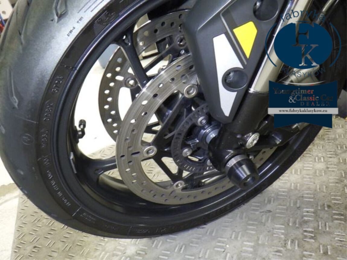 TRIUMPH STREET TRIPLE RS 2023 - zdjęcie 22