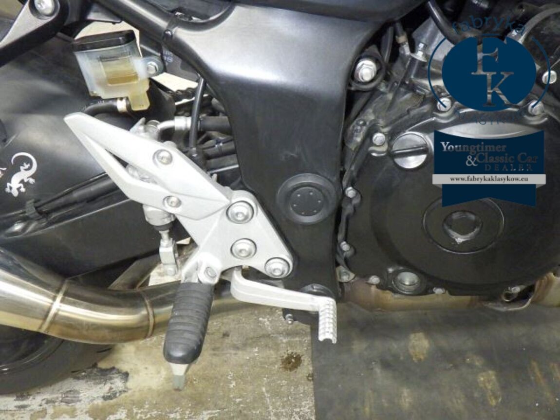 SUZUKI GSR750A 2013 - zdjęcie 30