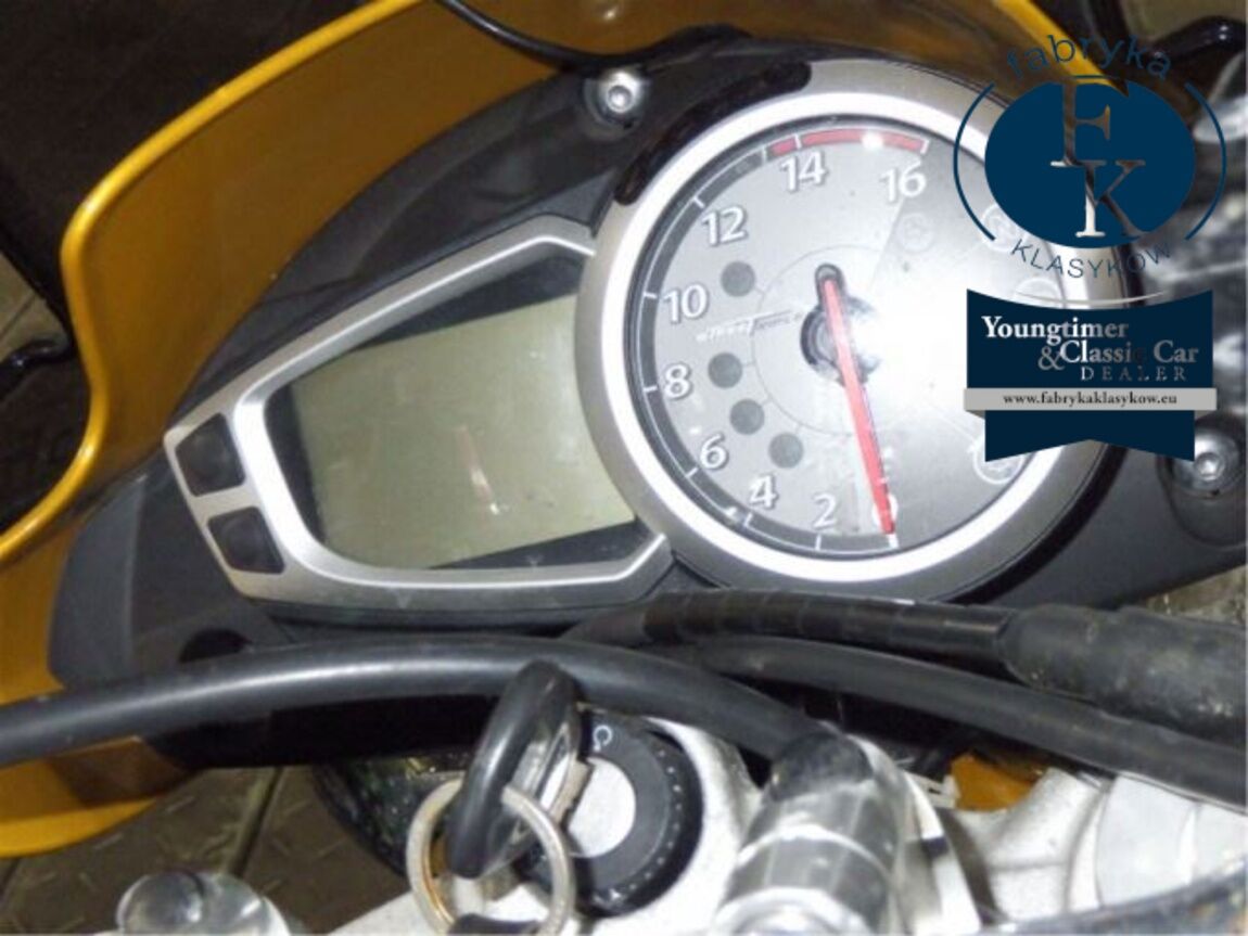 TRIUMPH STREET TRIPLE 2011 - zdjęcie 8