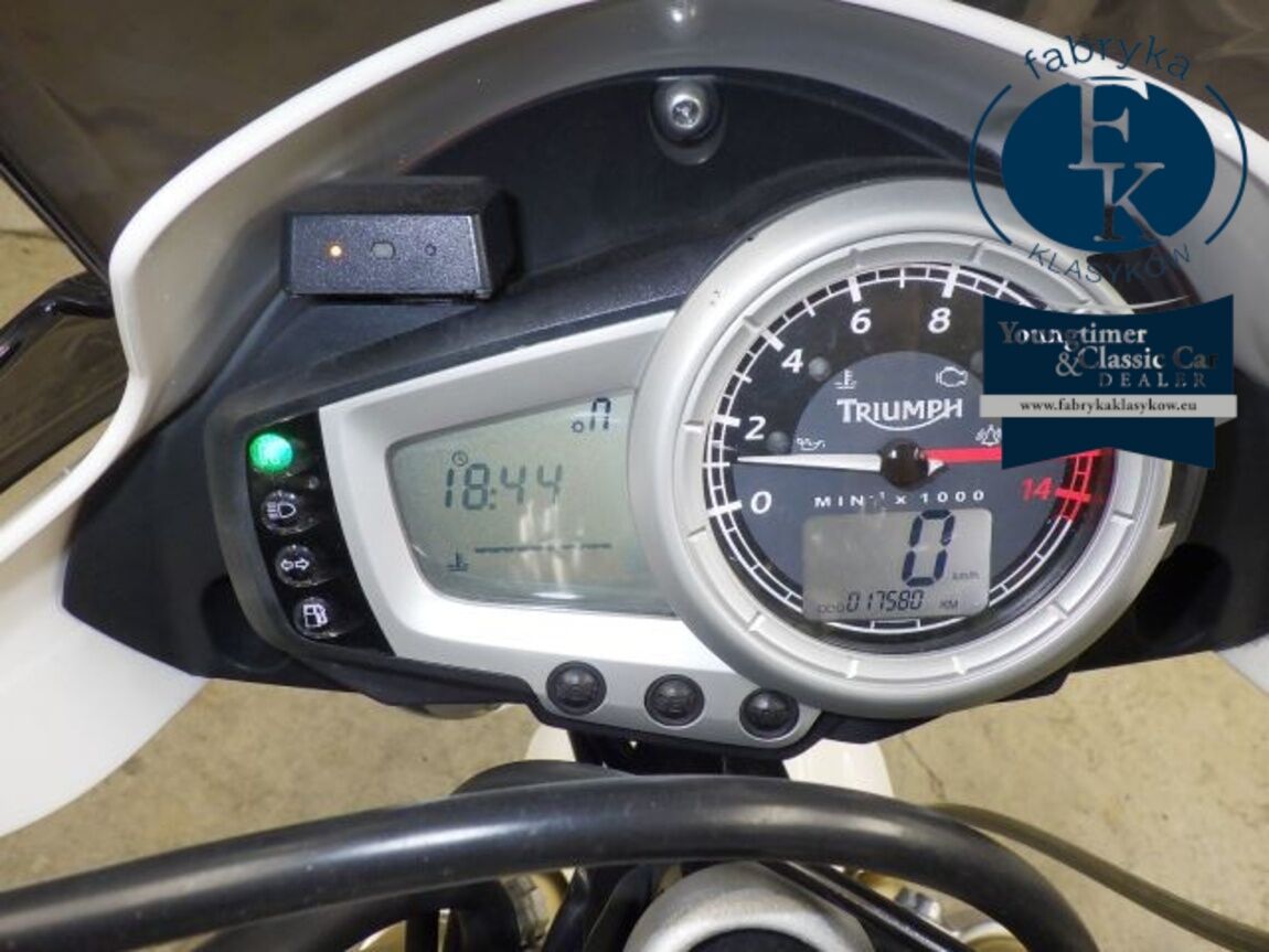 TRIUMPH STREET TRIPLE 2010 - zdjęcie 13