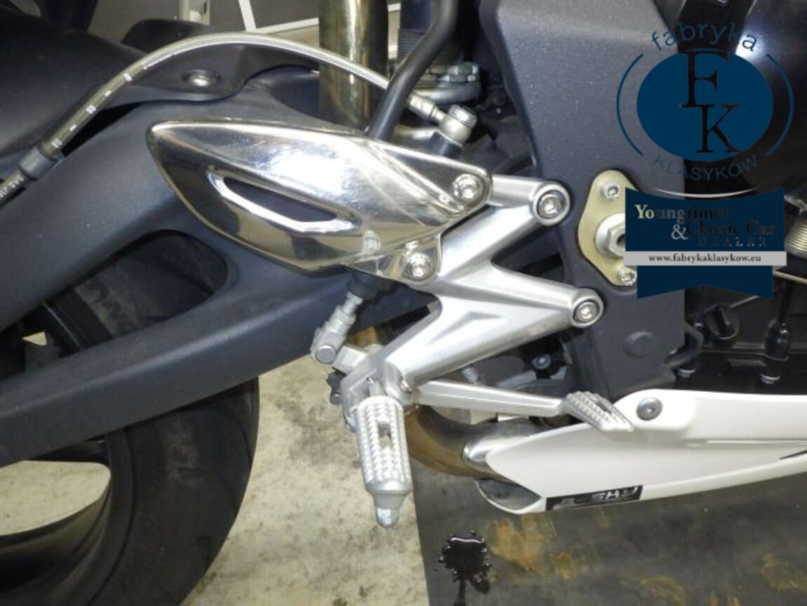 TRIUMPH STREET TRIPLE 2010 - zdjęcie 30