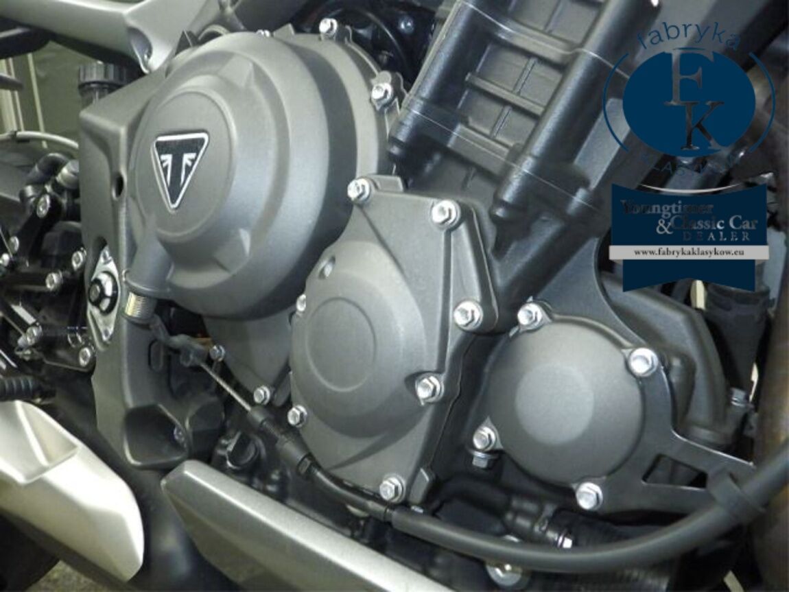 TRIUMPH STREET TRIPLE R 2020 - zdjęcie 9