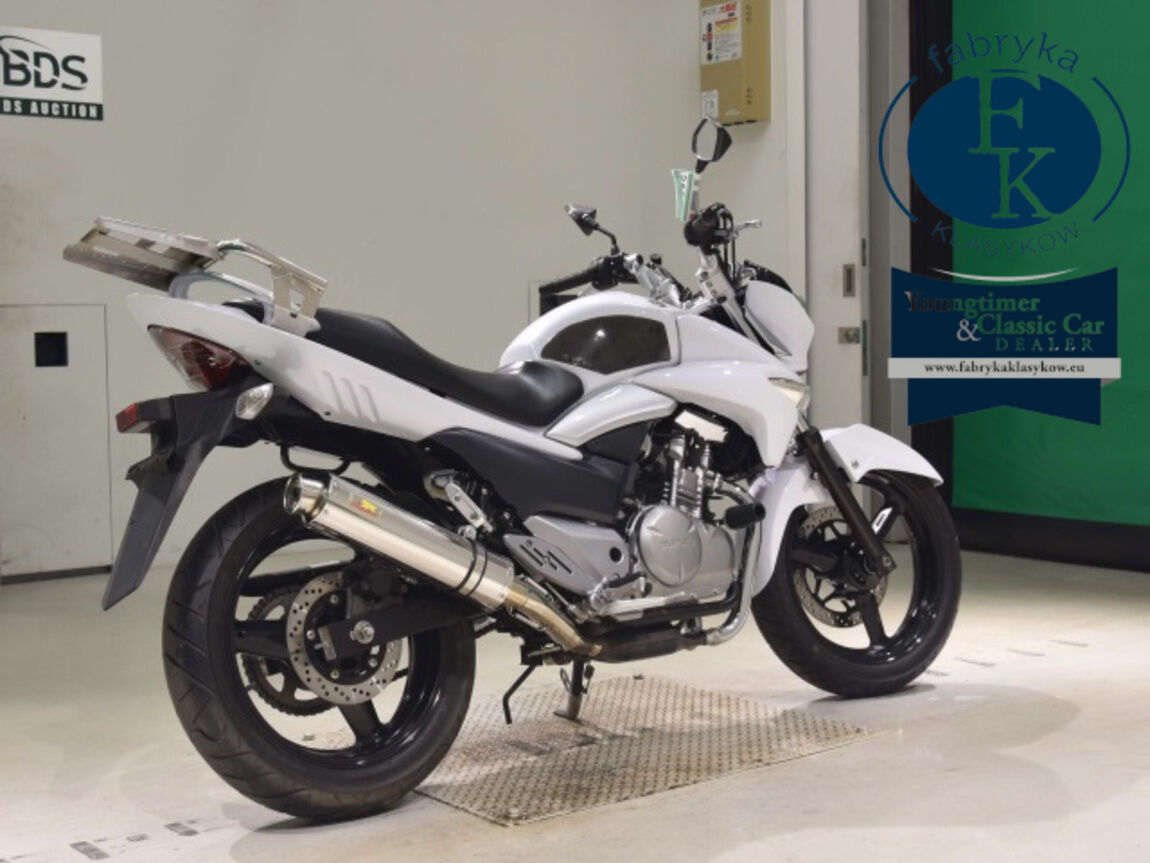 SUZUKI GSR250  - zdjęcie 6