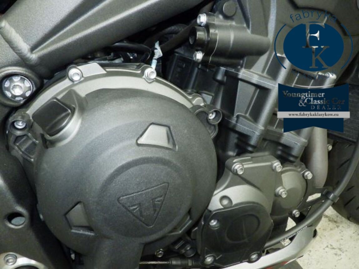 TRIUMPH STREET TRIPLE RS 2021 - zdjęcie 10