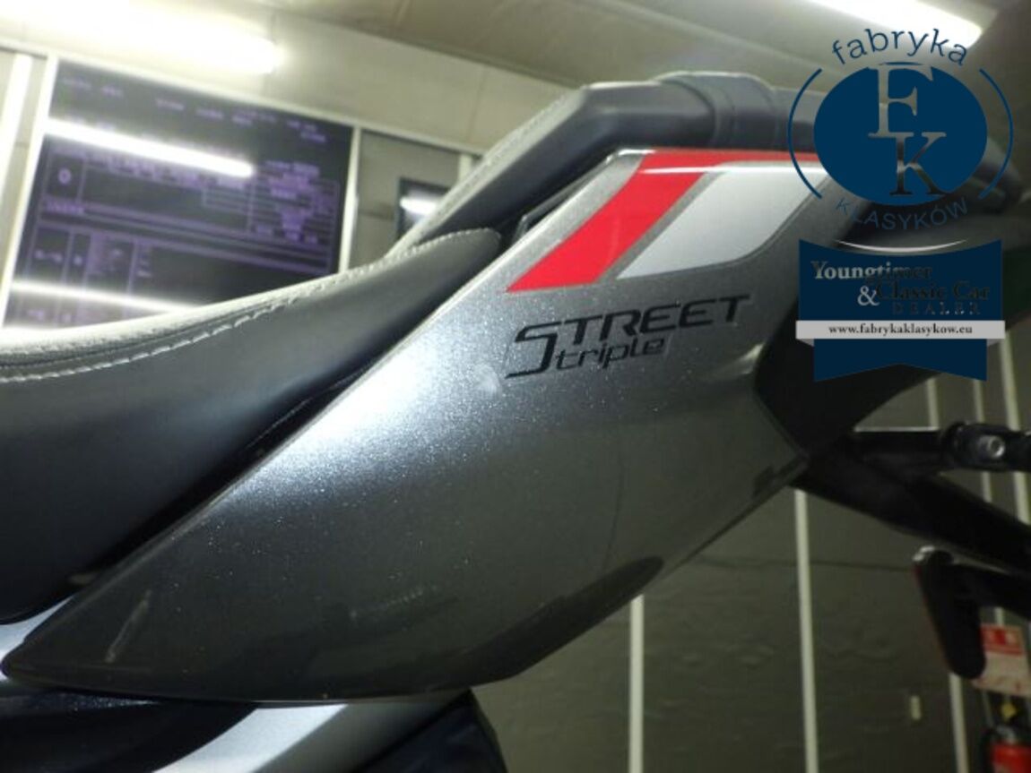 TRIUMPH STREET TRIPLE RS 2021 - zdjęcie 19
