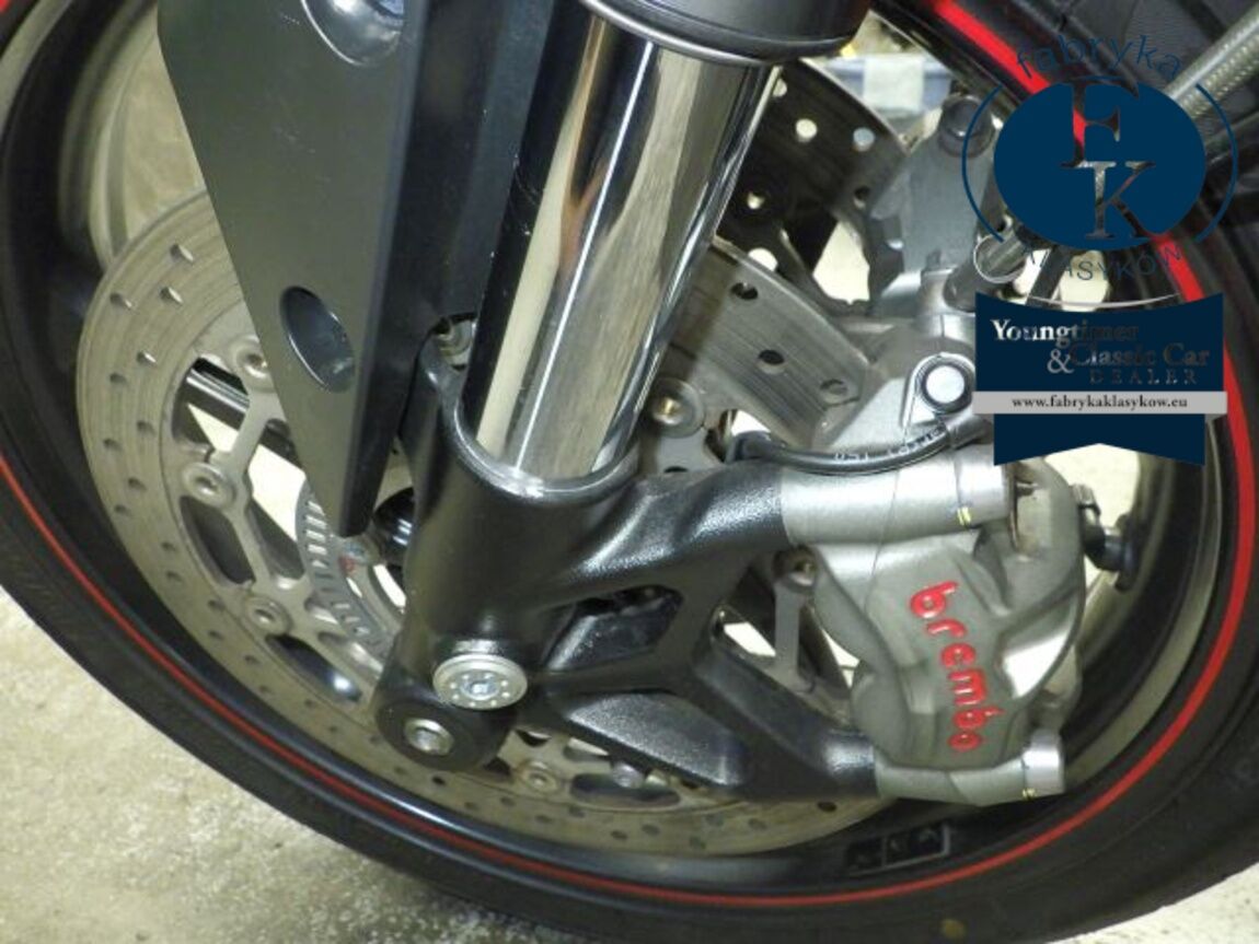 TRIUMPH STREET TRIPLE RS 2021 - zdjęcie 22