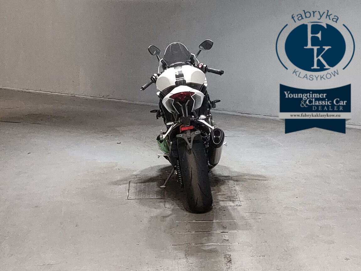 TRIUMPH SPEED TRIPLE 1200RR 2023 - zdjęcie 5