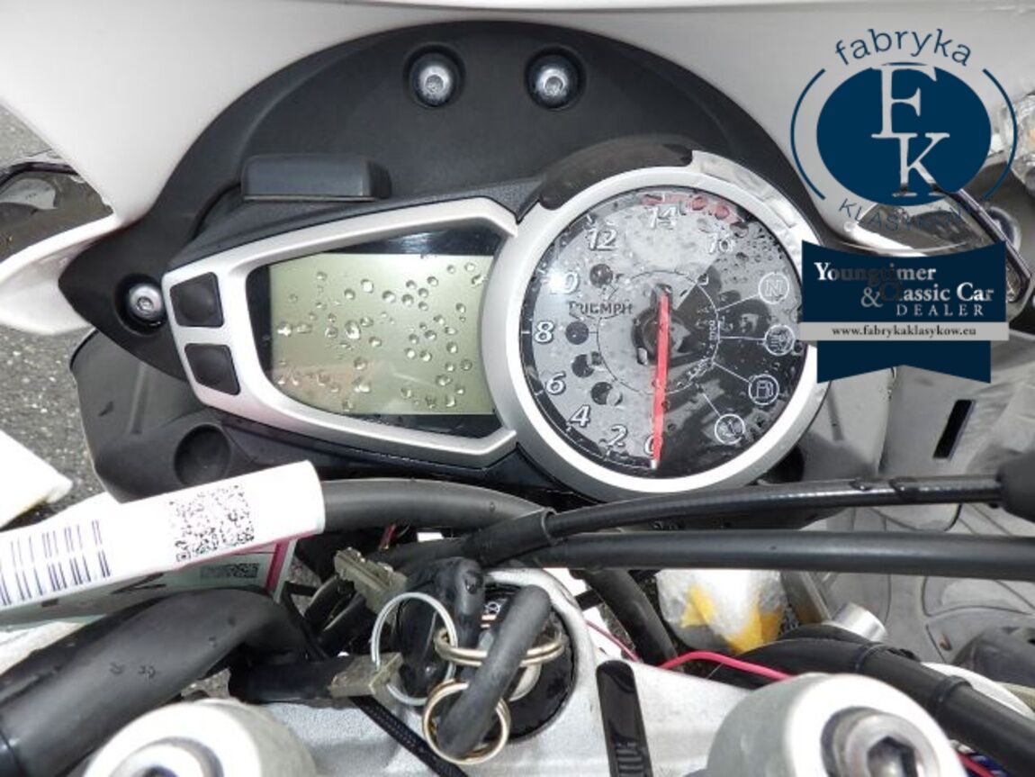 TRIUMPH STREET TRIPLE R 2011 - zdjęcie 8