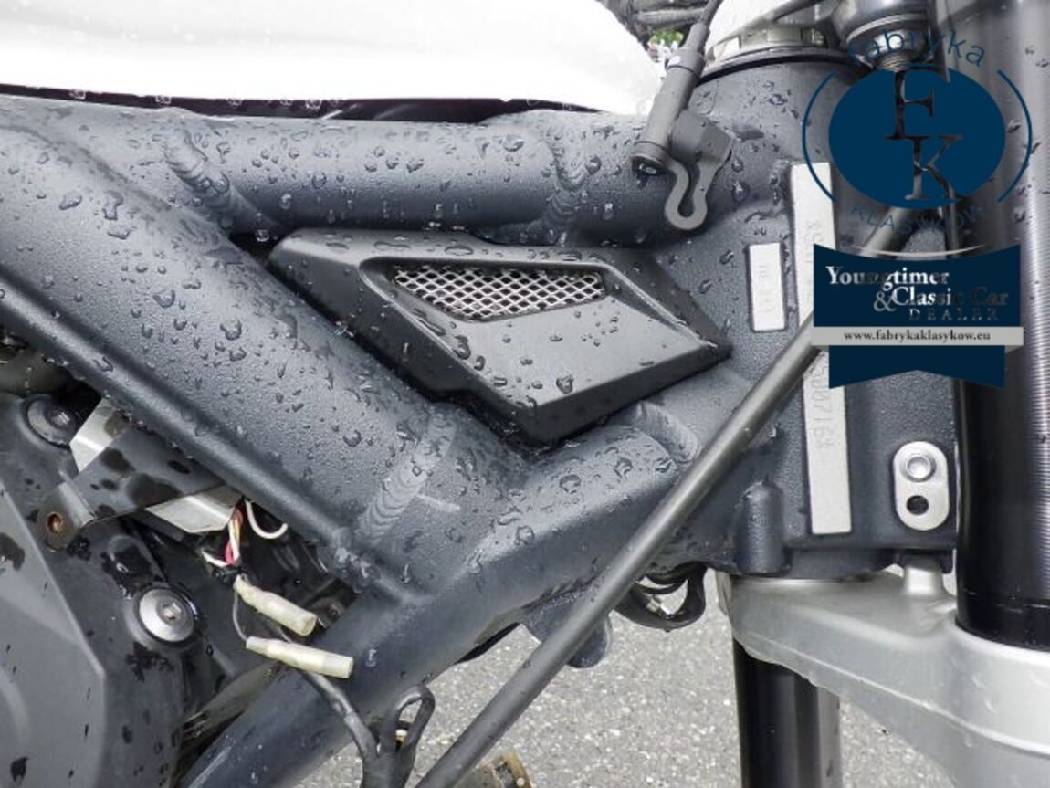 TRIUMPH STREET TRIPLE R 2011 - zdjęcie 24
