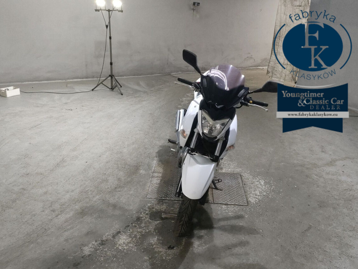 SUZUKI GSR250  - zdjęcie 4