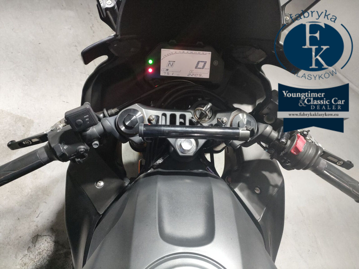 YAMAHA YZF-R25  - zdjęcie 6