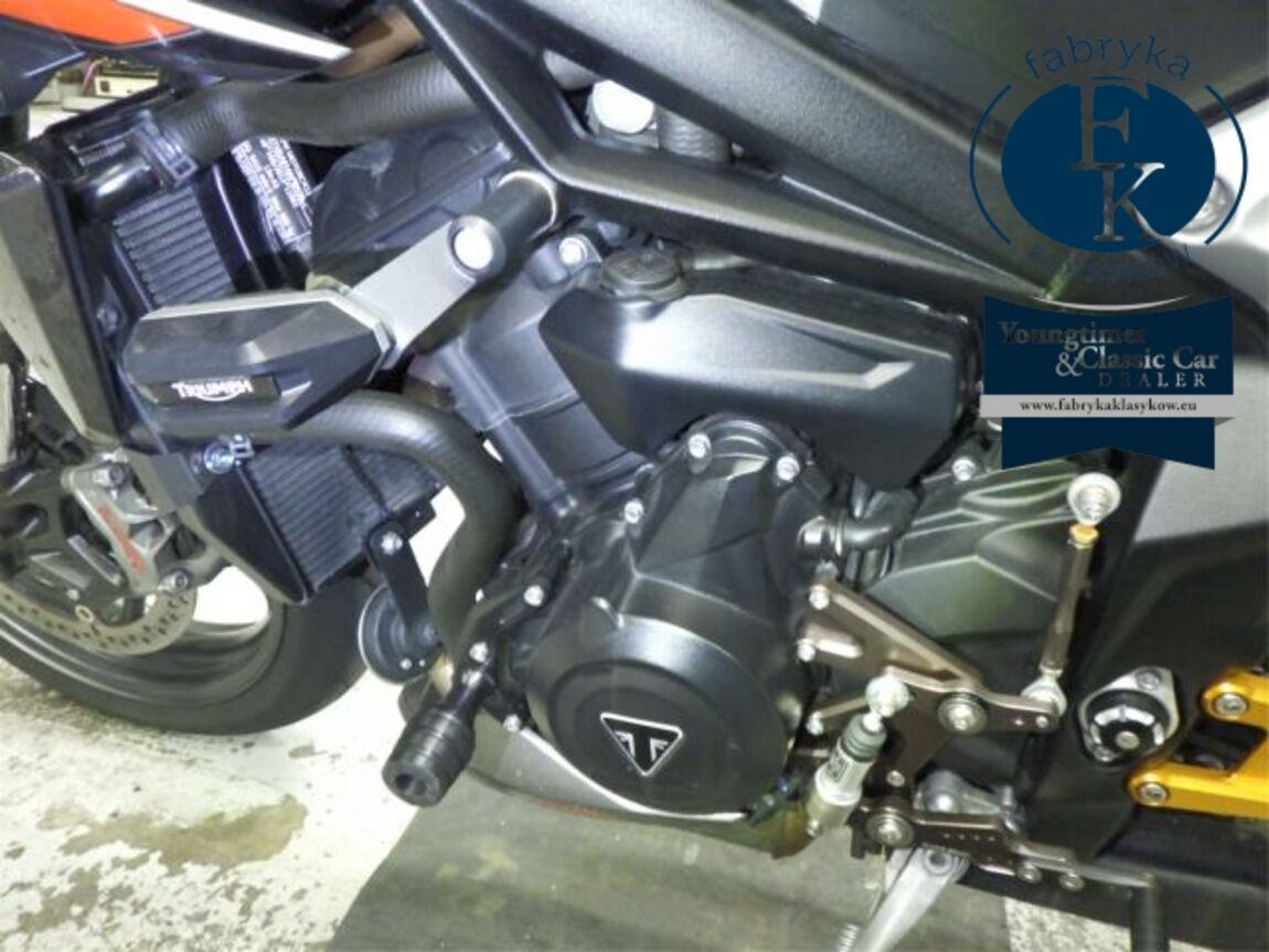 TRIUMPH STREET TRIPLE RS 2023 - zdjęcie 11