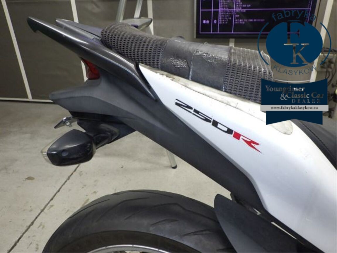 HONDA CBR250R  - zdjęcie 19