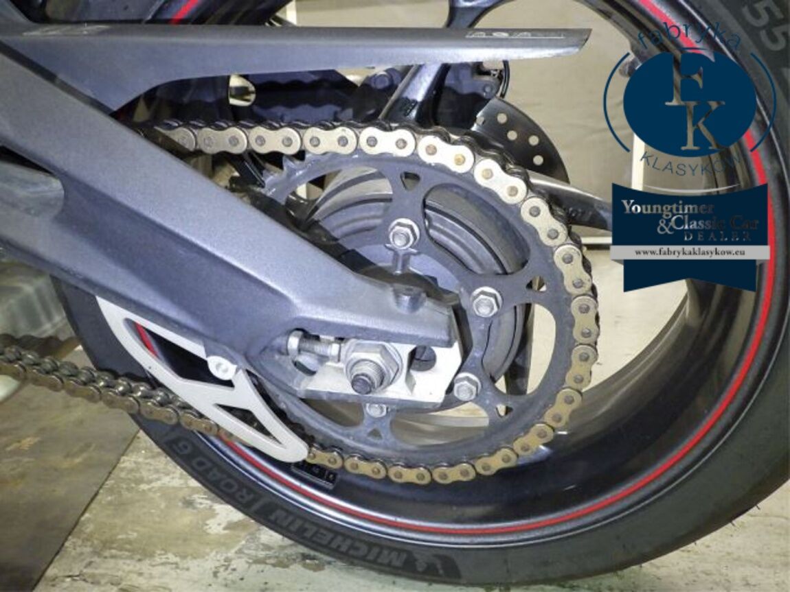 TRIUMPH STREET TRIPLE RS 2019 - zdjęcie 30