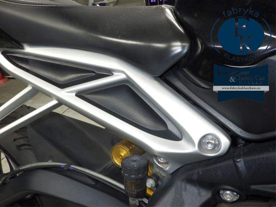 TRIUMPH STREET TRIPLE RS 2019 - zdjęcie 33