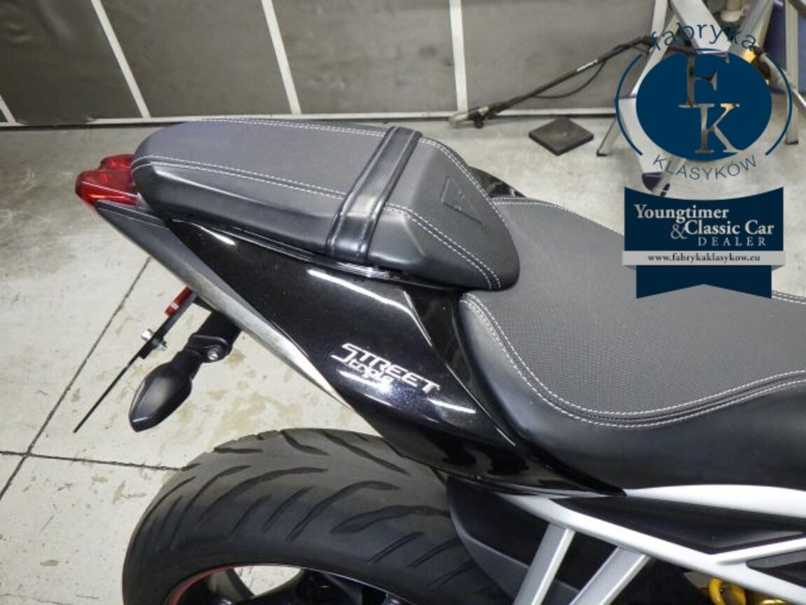 TRIUMPH STREET TRIPLE RS 2019 - zdjęcie 19