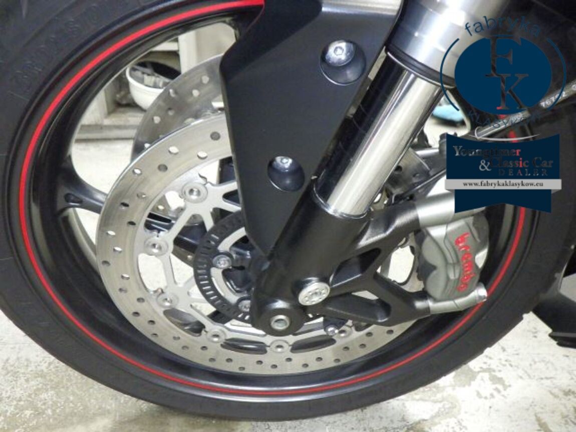 TRIUMPH STREET TRIPLE RS 2019 - zdjęcie 24