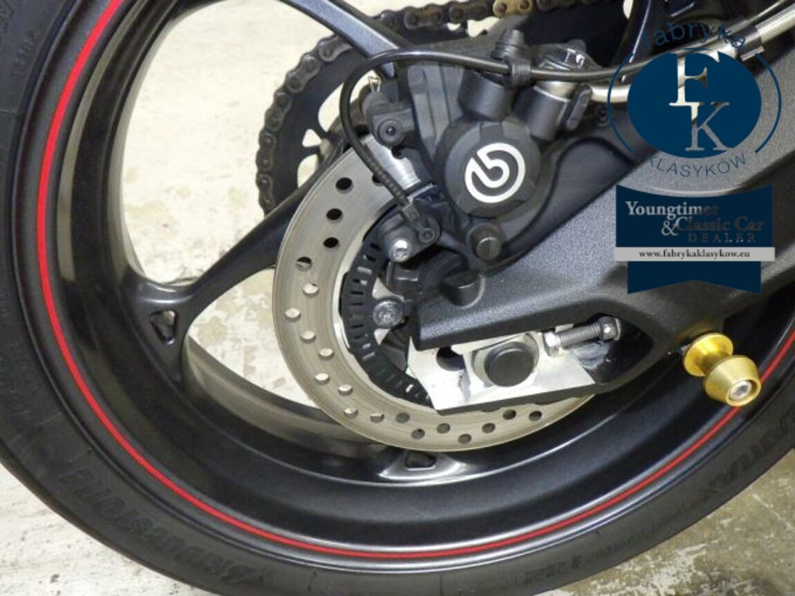 TRIUMPH STREET TRIPLE RS 2019 - zdjęcie 26