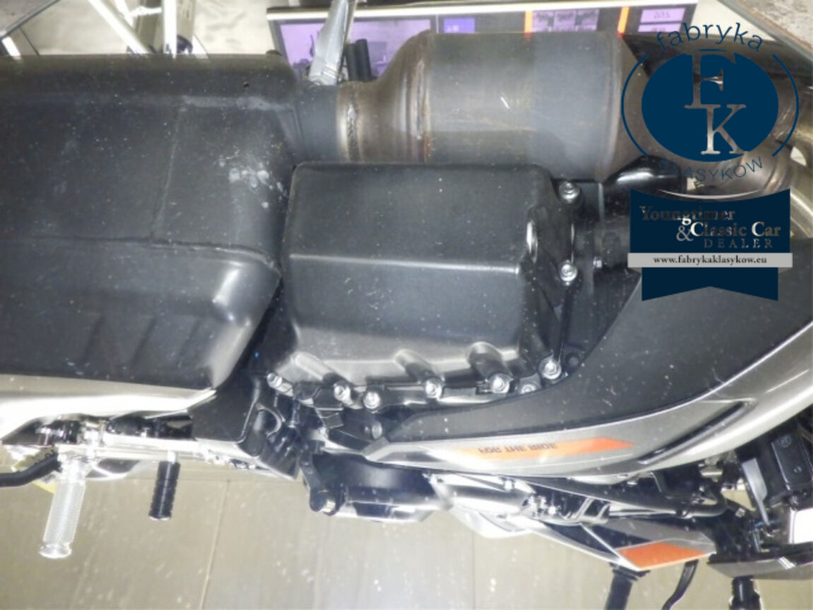 TRIUMPH STREET TRIPLE RS 2023 - zdjęcie 8