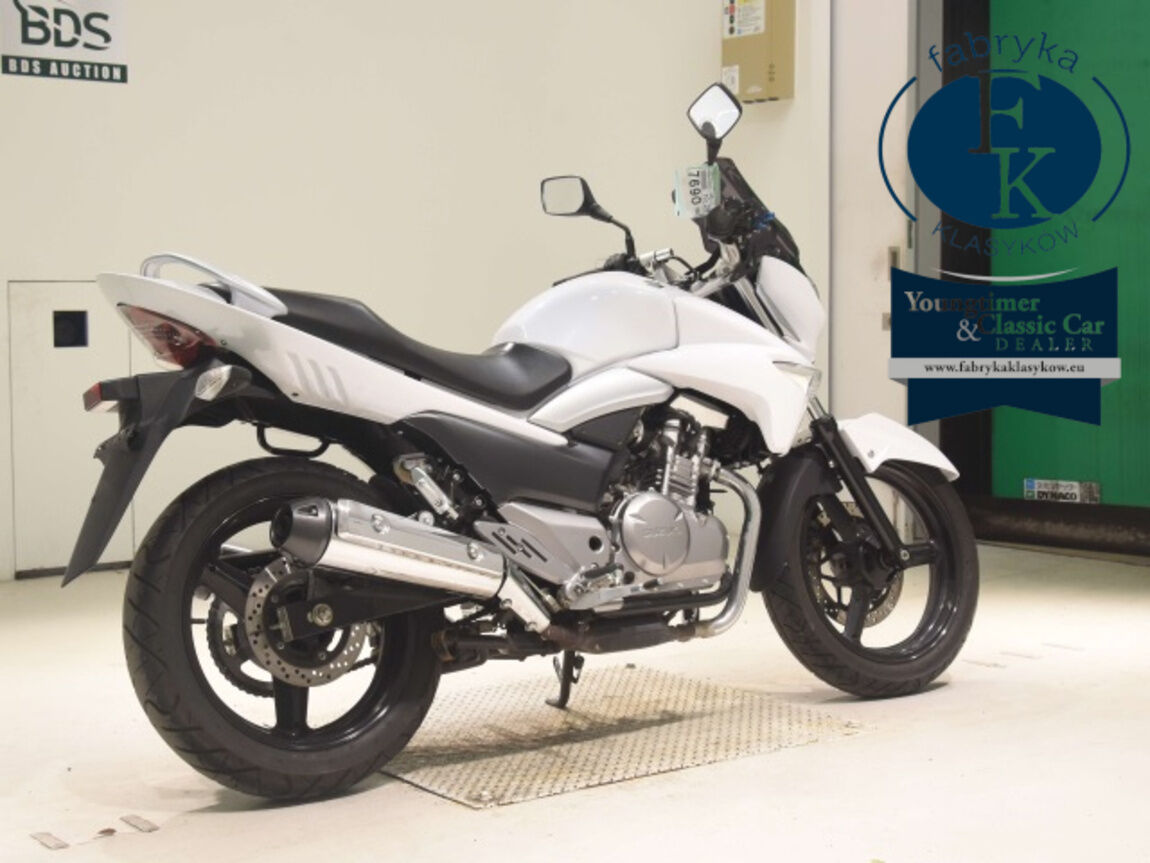 SUZUKI GSR250  - zdjęcie 6