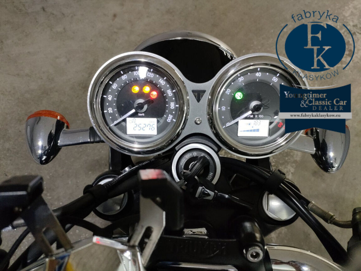 TRIUMPH BONNEVILLE T100 2018 - zdjęcie 6
