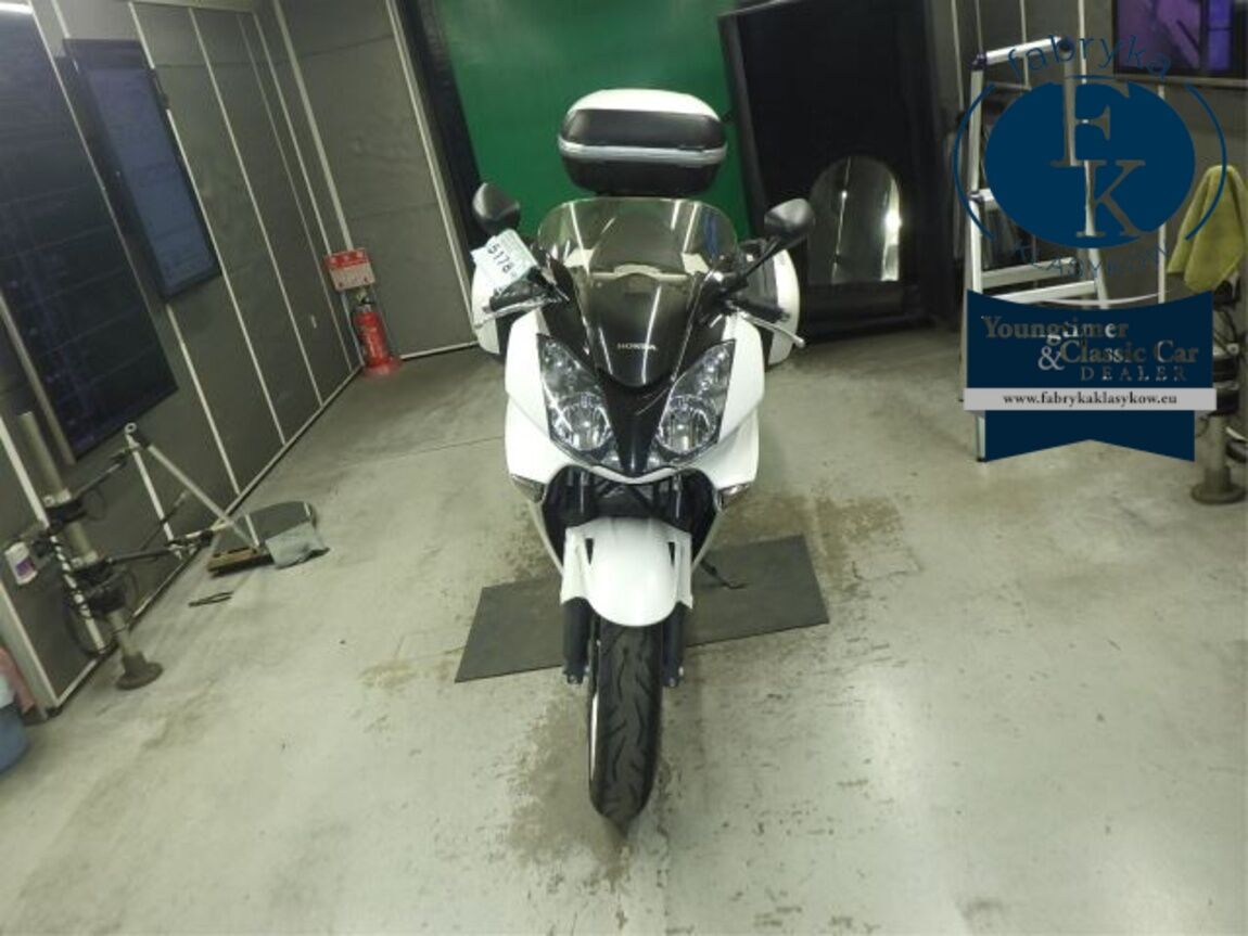 HONDA VFR800 ABS 2009 - zdjęcie 21