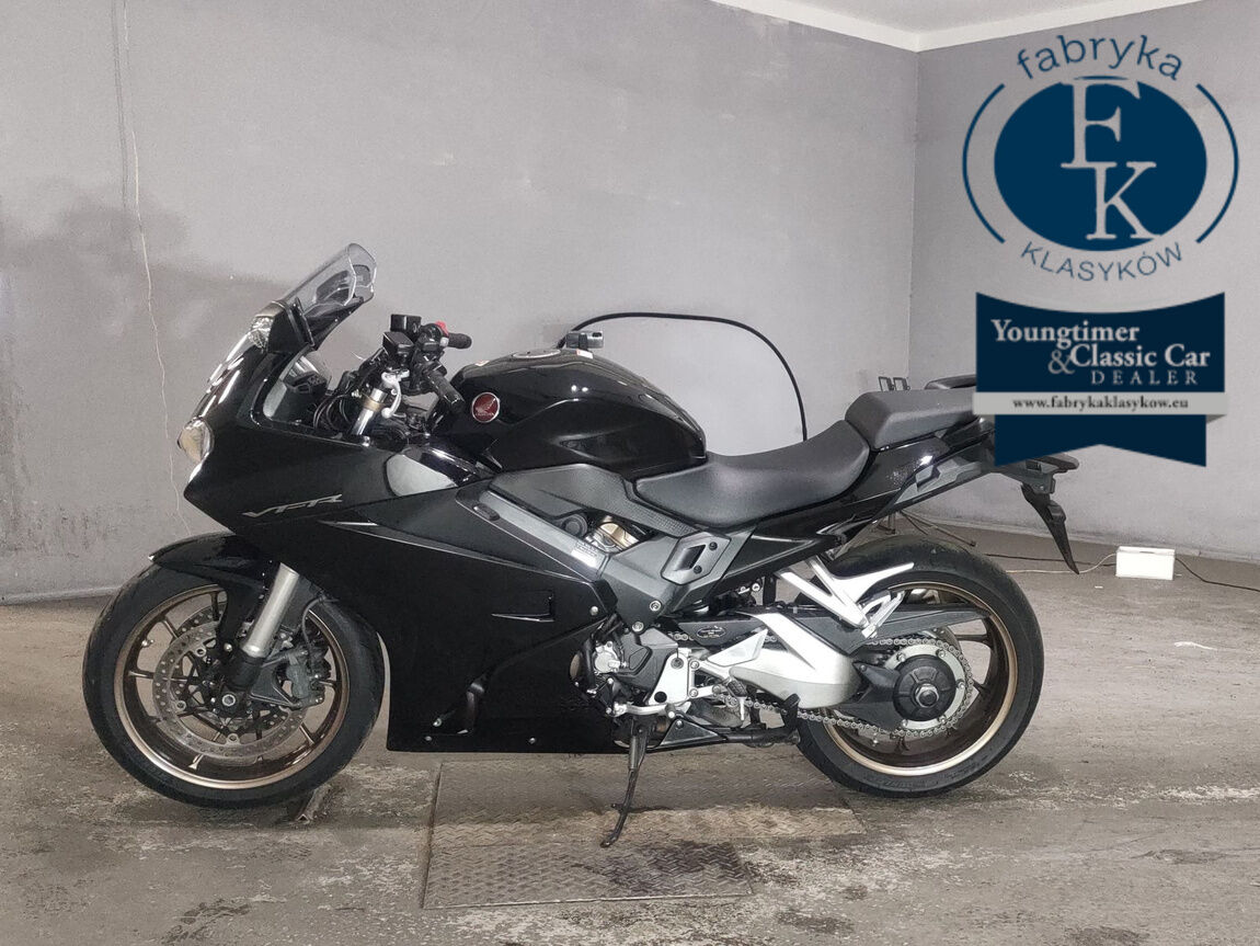 HONDA VFR800F 2018 - zdjęcie 3