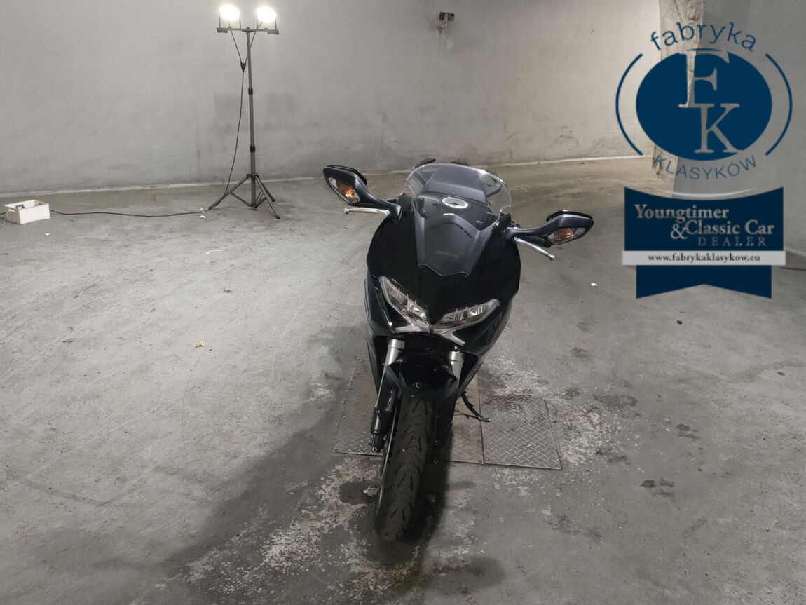 HONDA VFR800F 2018 - zdjęcie 4