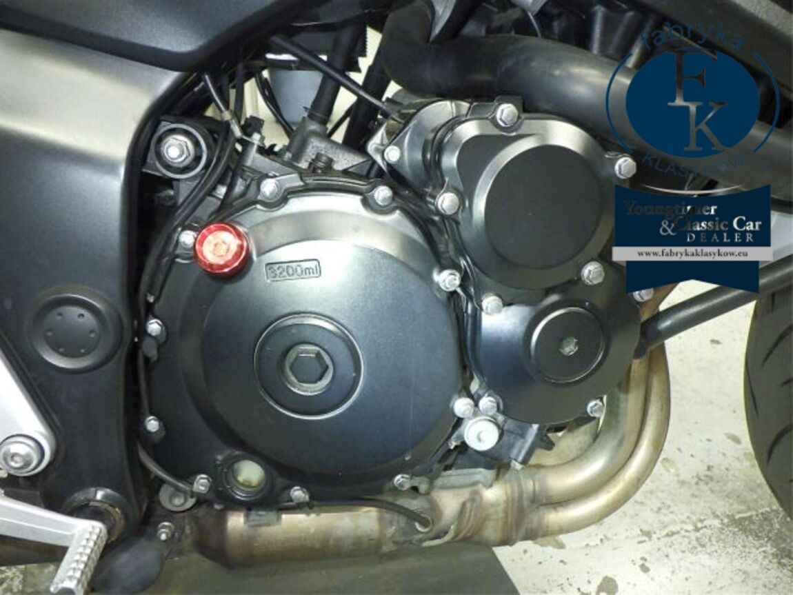 SUZUKI GSR750A 2013 - zdjęcie 9