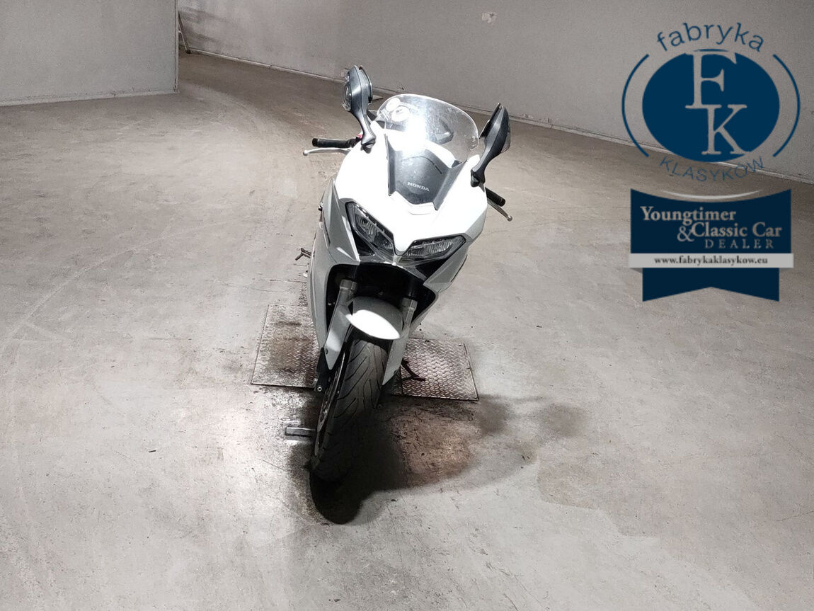 HONDA VFR800F 2017 - zdjęcie 4