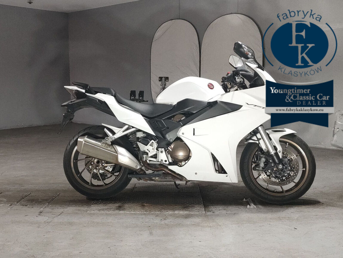 HONDA VFR800F 2017 - aukcja, lot NX-2038992380